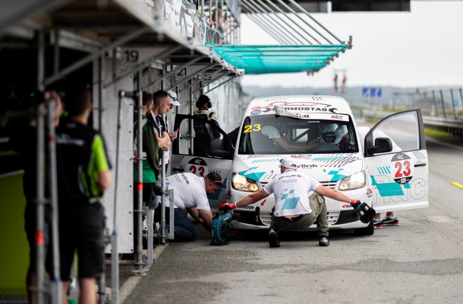Engines roaring from early Friday morning – practice sessions underway and spectator slalom begins