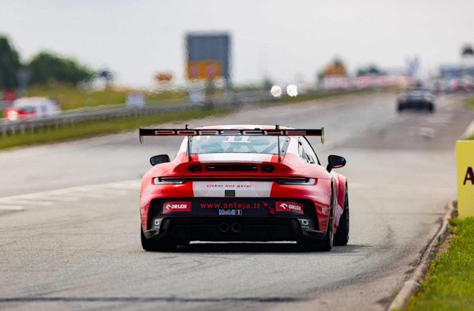 Race Weekend Already Full of Comebacks: Teams Crash and Return to the Track