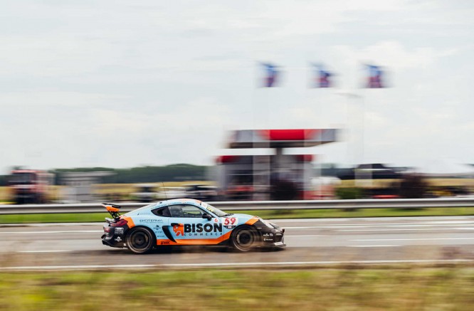 Halfway Through the Race: One of the Leading Teams Had to Retire